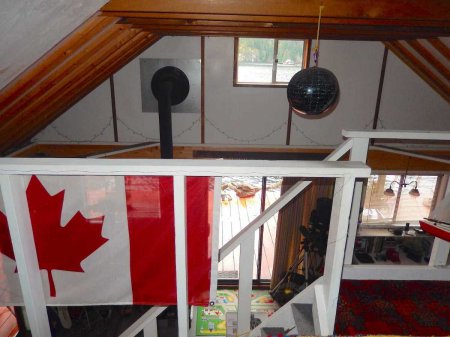 Семья из Канады живет в великолепном плавучем доме. ФОТО