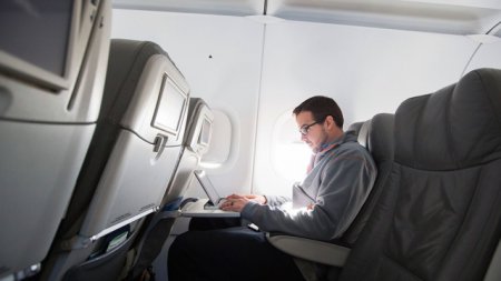 С 1 апреля в самолетах под запретом будет провоз литий-ионных аккумуляторов для смартфонов и ноутбуков