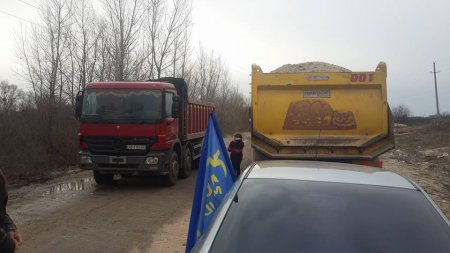 Нелегальный песчаный карьер под Киевом снова заблокировали