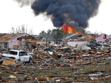 На юге США бушуют торнадо , есть жертвы