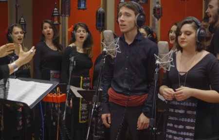 Студенты престижного музыкального колледжа в США поют украинские песни. ВИДЕО