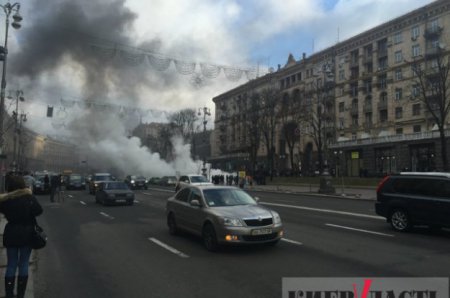 Под зданием мэрии в Киеве горят покрышки. ФОТО