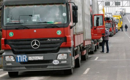 Правительство открыло украинские дороги для перевозчиков из РФ