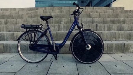 В Нидерландах показали первый в мире "солнечный велосипед". ВИДЕО