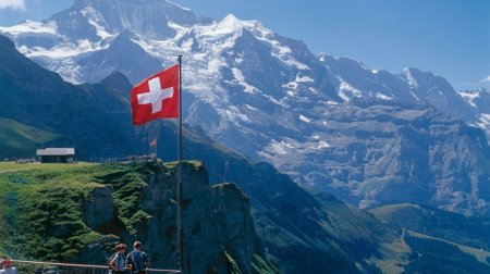 Швейцария ужесточает условия пребывания в стране для иностранцев