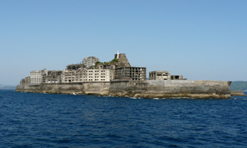 Самый густонаселенный когда-то остров Хашима стал островом-призраком. ФОТО