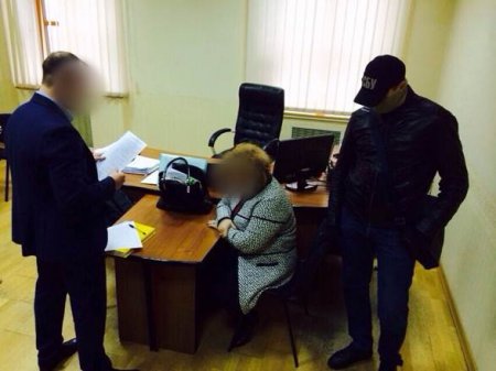 Ректора одного изукраинских вузов поймали на взятке, которую он пытался дать заместителю министра образования