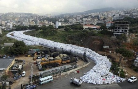 Столица Ливана утопает в мусоре. ФОТО