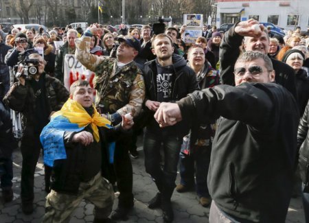 В Киеве прошли беспорядки возле российского посольства. ВИДЕО