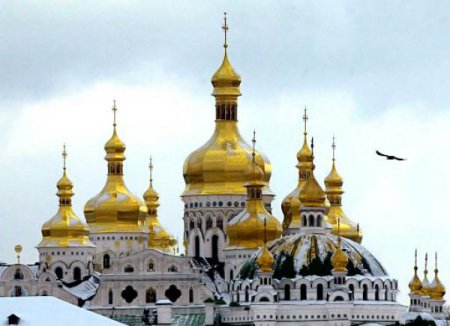 Буковинские селяне вышли с лопатами бороться против строительства храма Московского патриархата