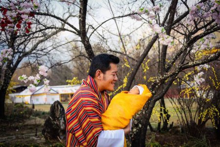 Подданные королевства Бутана высадили 108 тысяч деревьев в честь рождения принца. ФОТО
