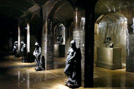 В Копенгагене подземное водохранилище превратили в картинную галерею. ФОТО