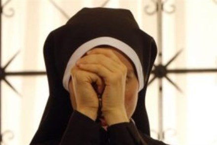 В США 78-летнюю монахиню уличили в краже продуктов в супермаркете. ВИДЕО