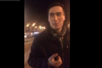 Скандал в Запорожье: инспектор "новой полиции" гоняет по городу со скоростью 120 км/ч и "кадрит девочек". ВИДЕО 18+