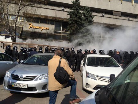 Бойцы "Айдара" захватили гостиницу "Лыбидь" в Киеве