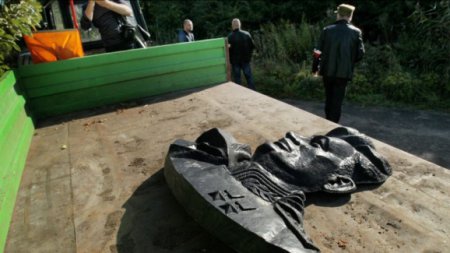 Аксенову не понравилось решение Польши снести советские памятники