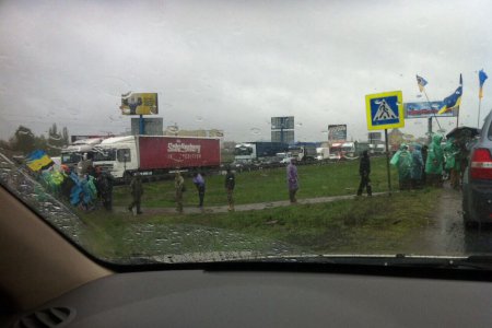 АТОшники заблокировали Окружную дорогу в Киеве. ФОТО