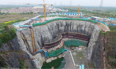 Китайцы строят отель в заброшенной каменоломне. ФОТО