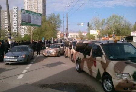 Люди в униформе снесли палаточный городок на Здолбуновской. ФОТО