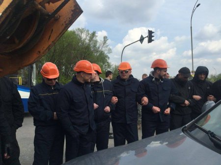 Строительный скандал в Киеве: застройщик борется с активистами с помощью "титушек"