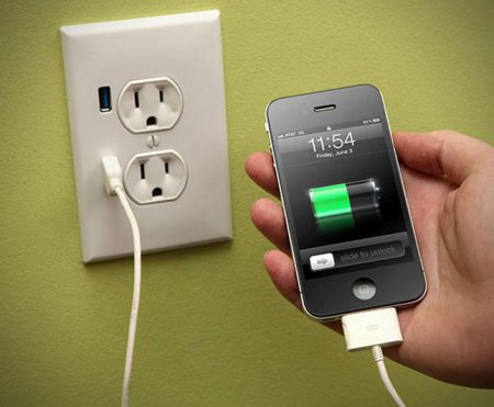 Эксперты: использование iPhone во время зарядки опасно для здоровья