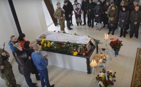 Жители Ивано-Франковска попрощались с погибшим бойцом АТО Андреем Быстровым. ВИДЕО