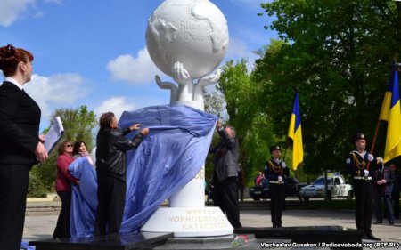 В Херсоне установили монумент жертвам Чернобыльской катастрофы