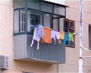 Застекленные балконы, кондиционеры, антенны - в Киеве задумались о "чистке" фасадов многоэтажных домов