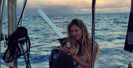 Американка приучила кошку к жизни моряка. ФОТО