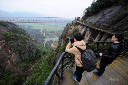 Как строят экскурсионные дороги в горном Китае. ФОТО