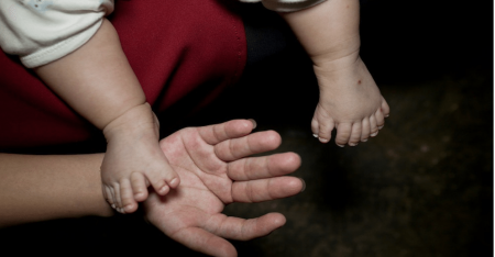 В Китае родился мальчик с 31 пальцем на ногах и руках. ВИДЕО