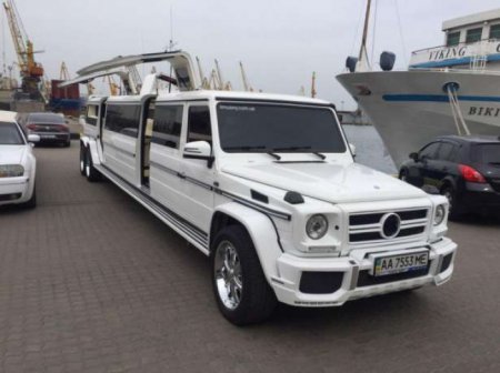 В Одессе за 5 млн гривен продают шикарный "лимузин шейха". ФОТО