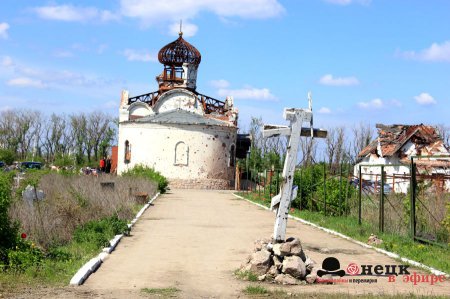 Донецк. Иверское кладбище рядом с остатками аэропорта. ВИДЕО