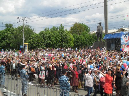  11 мая жители Донецка  с размахом отметили вторую годовщину "референдума независимости"