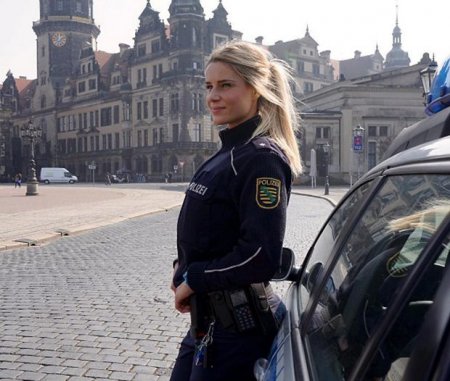 Вот такие красотки служат в рядах немецкой полиции. ФОТО