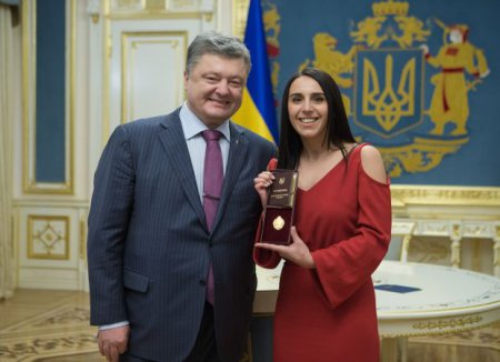 Порошенко присвоил Джамале почетное звание "Народная артистка Украины"