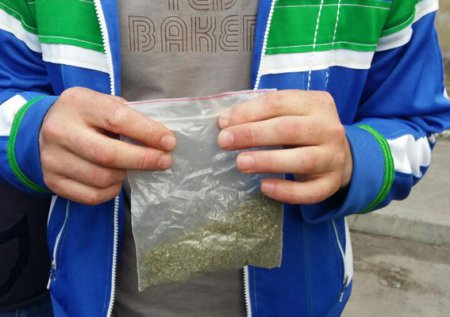 "Оборотни в погонах" в Днепре  попались на торговле наркотиками