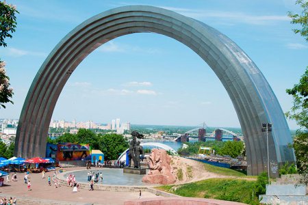 В Киеве хотят снести арку Арку Дружбы Народов
