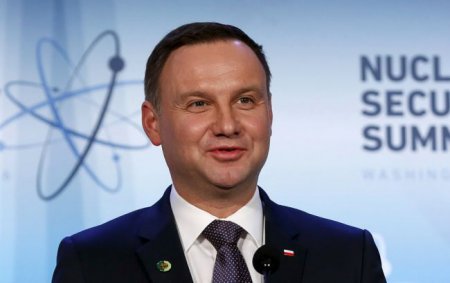 Президент Польши Анджей Дуда подписал закон о декоммунизации