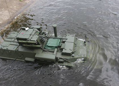 Новейший украинский броневик "Буцефал" поражает способностью преодолевать водные преграды. ВИДЕО