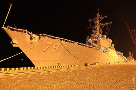 В Черное море войдет американский ракетный эсминец