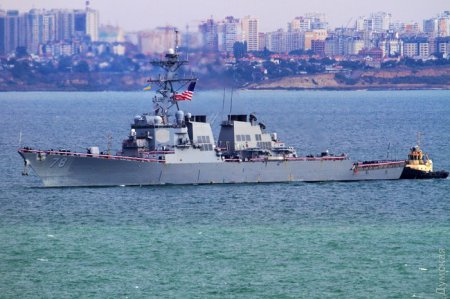 В Черное море войдет американский ракетный эсминец