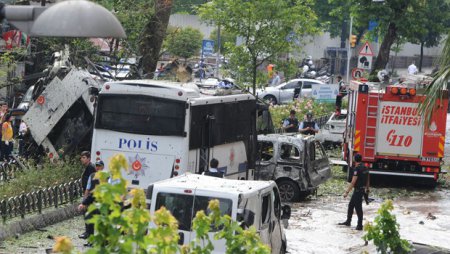В Турции очередной теракт, взорвался автомобиль