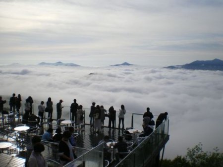 Терраса Ункай в Японии – волшебное место над облаками. ФОТО