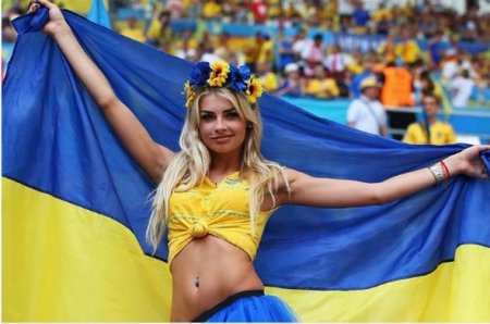 Футбольная фанатка из Украины покорила Евро-2016. ФОТО