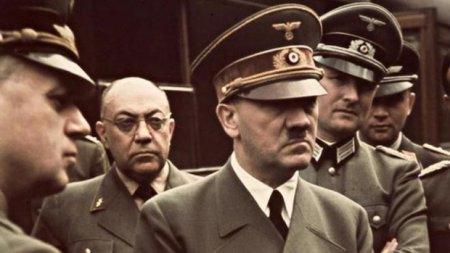 В Германии на аукционе продали штаны и китель Гитлера