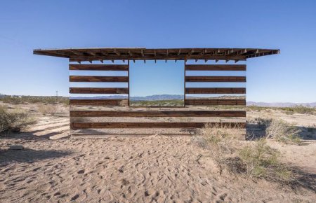 В пустыне Калифорнии появился дом, поражающий воображение