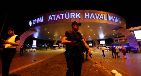 Взрыв в аэропорту Стамбула: пострадали около 180 человек