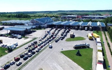 На границе Украины с Польшей тысячи автомобилей: бастуют польские таможенники