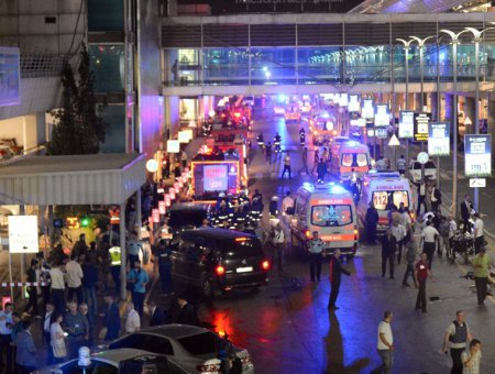 В больницах продолжают умирать жертвы теракта в Стамбуле